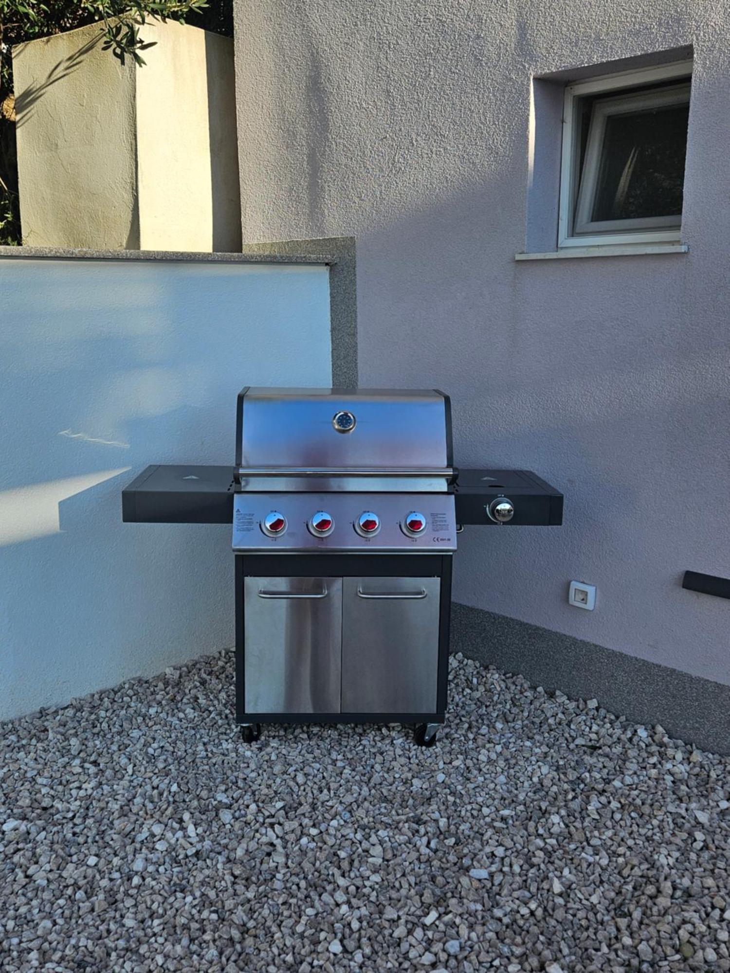 Apartman Koko With Private Jacuzzi Makarska Exterior foto