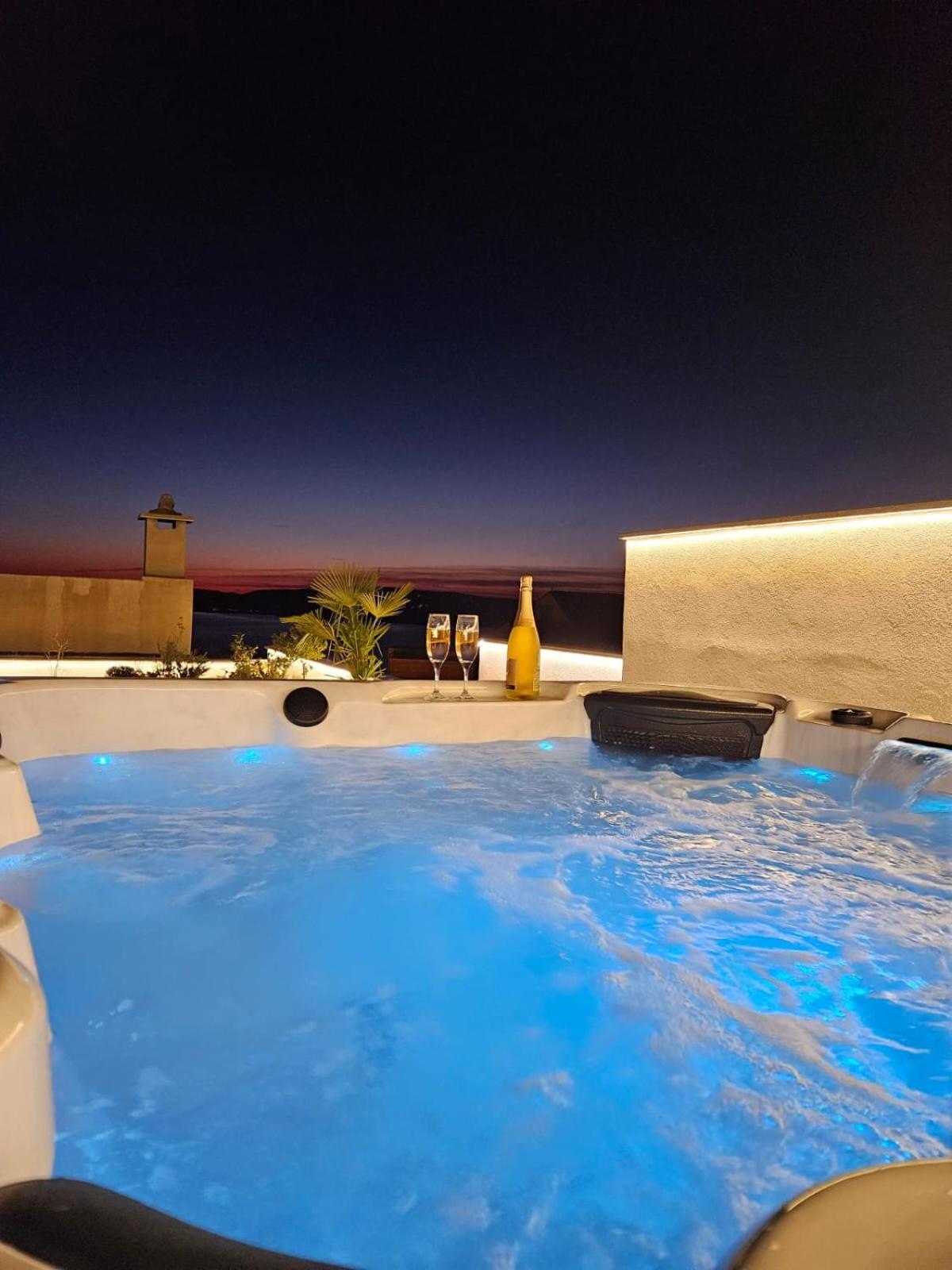 Apartman Koko With Private Jacuzzi Makarska Exterior foto