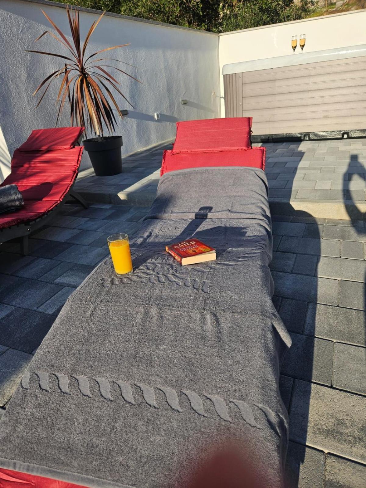 Apartman Koko With Private Jacuzzi Makarska Exterior foto