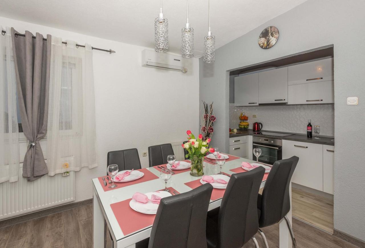 Apartman Koko With Private Jacuzzi Makarska Exterior foto